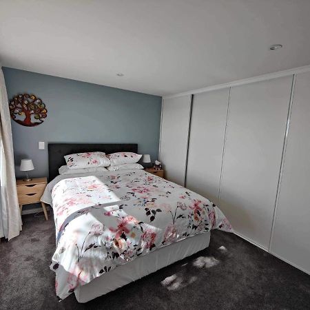 Fully Renovated Hillside Apartment Close To City كريستتشيرش المظهر الخارجي الصورة