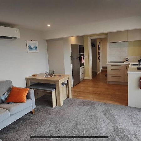 Fully Renovated Hillside Apartment Close To City كريستتشيرش المظهر الخارجي الصورة
