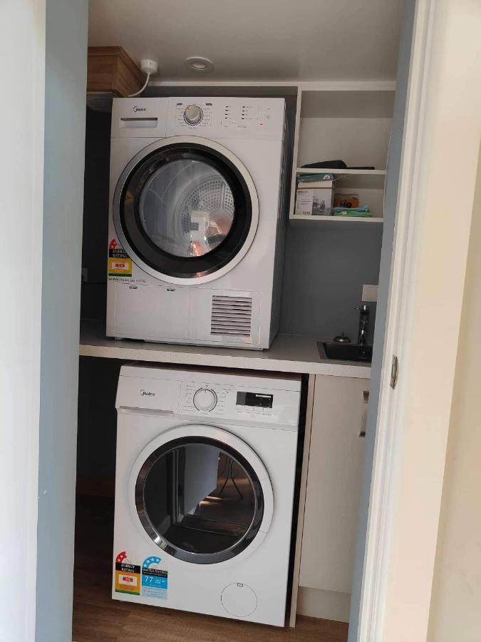 Fully Renovated Hillside Apartment Close To City كريستتشيرش المظهر الخارجي الصورة