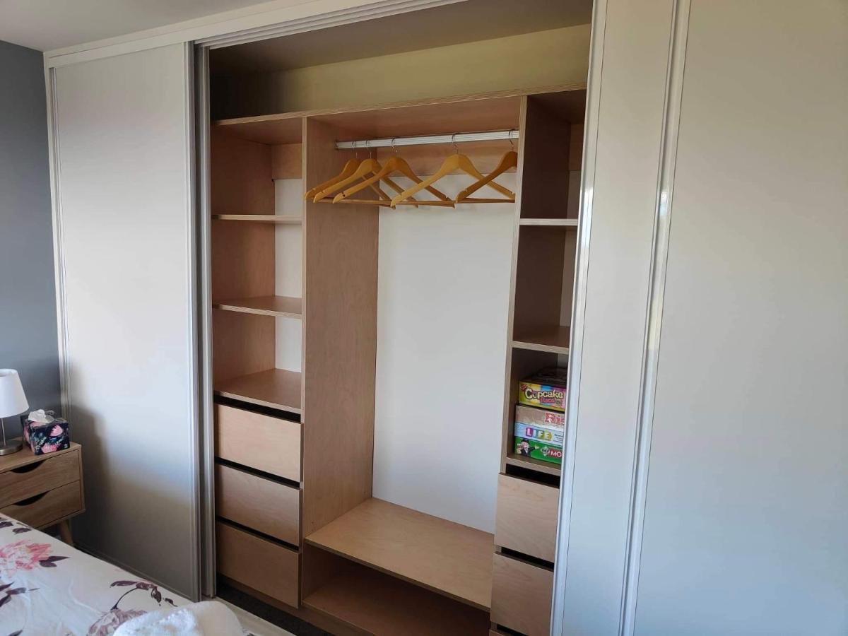 Fully Renovated Hillside Apartment Close To City كريستتشيرش المظهر الخارجي الصورة